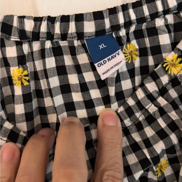 Old Navy Black and White Puff Sleeve Smocked Blouse - Picture 3 of 5